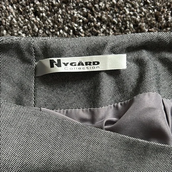 Peter Nygard Gray Pencil Skirt with Pleated Hem - Picture 3 of 3